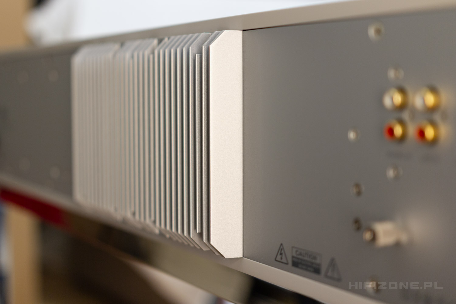 Ruark R810